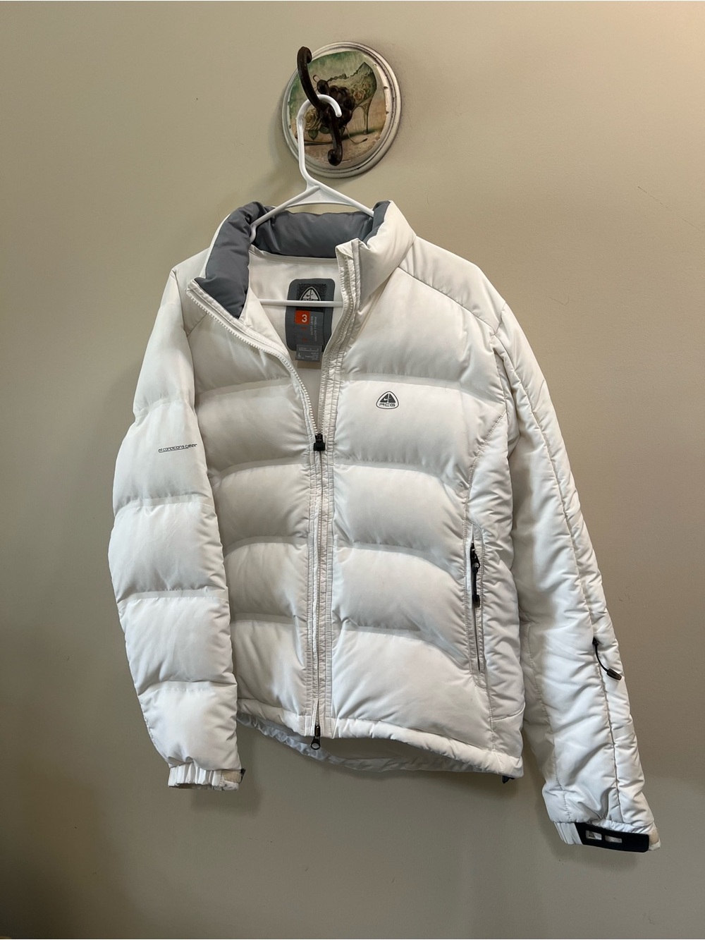 Women’s Nike ACG Level 3 550 Goose down White PufferQuilted Puffer Jacket SZ LG